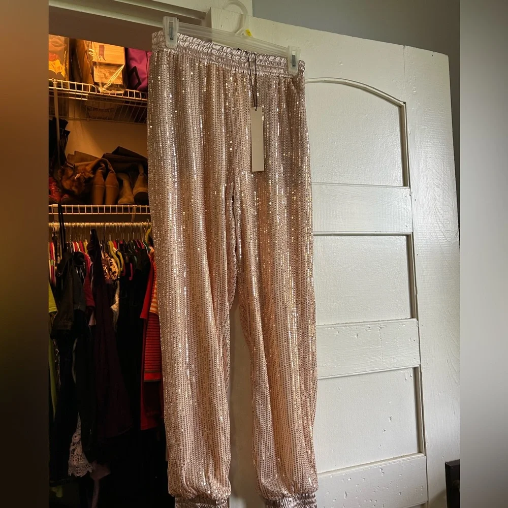 NWT - Sparkle With Me Champagne Satin Trim Sequin Joggers
SMALL / Champagne - Picture 3 of 3